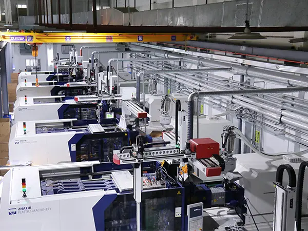 Automatic weighing ingredients and central feeding system for high-end cosmetics packaging industry